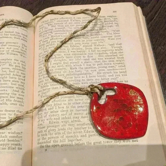 Vintage gold and  red necklace - Picture 4 of 8